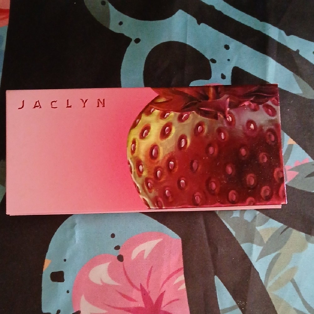 Jaclyn Strawberry Feels Pink Eyeshadow Palette